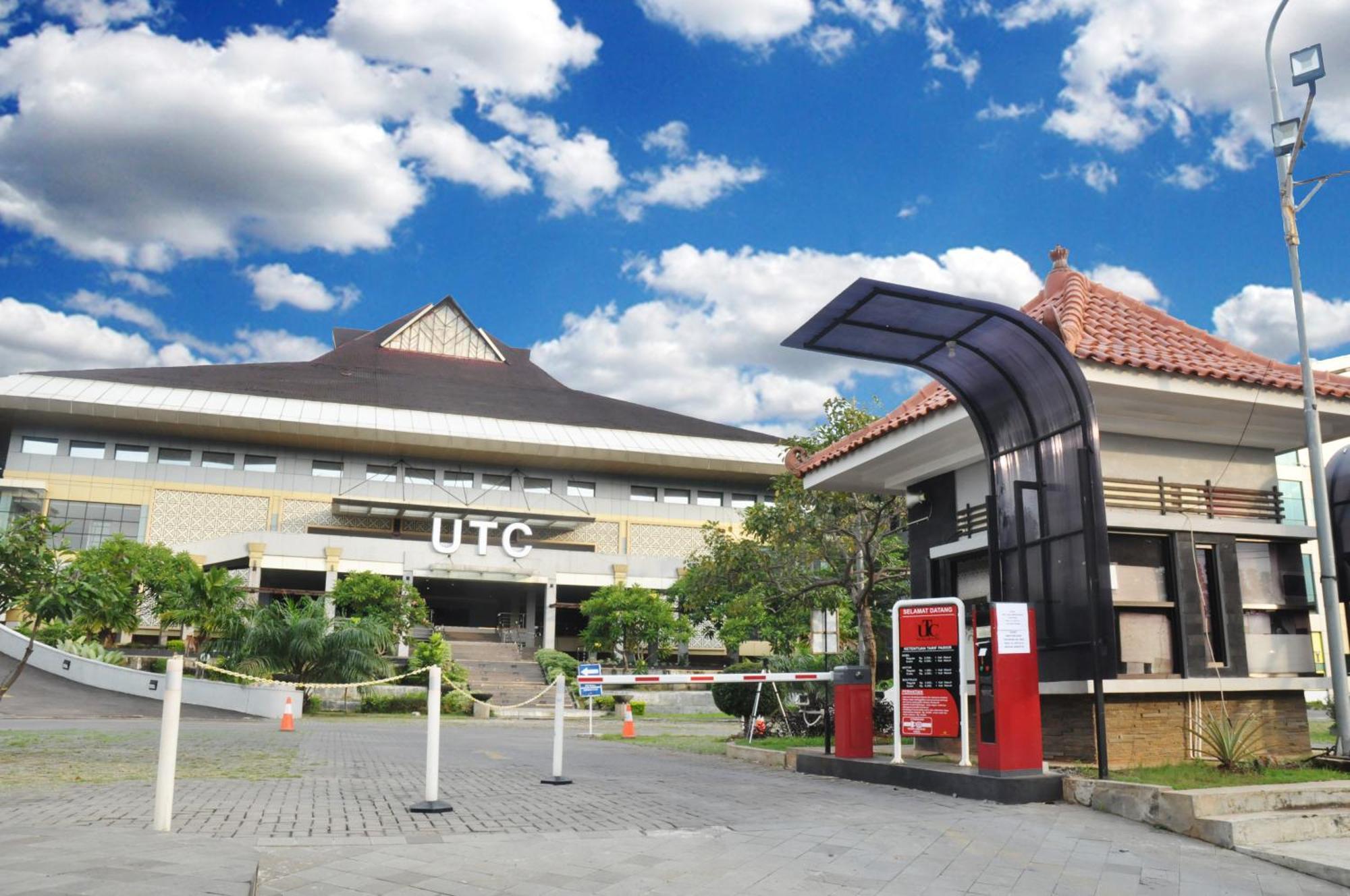 Utc Hotel Semarang Exterior foto