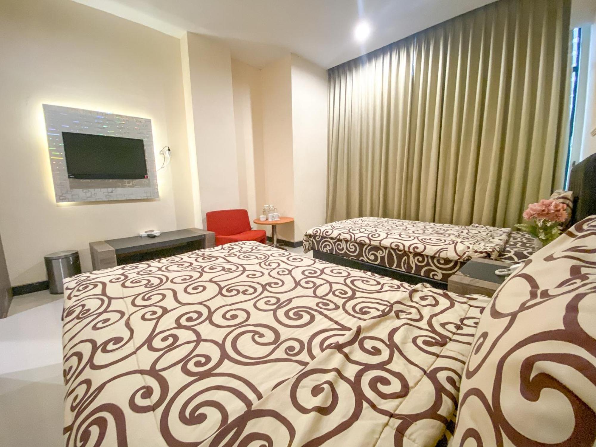 Utc Hotel Semarang Exterior foto