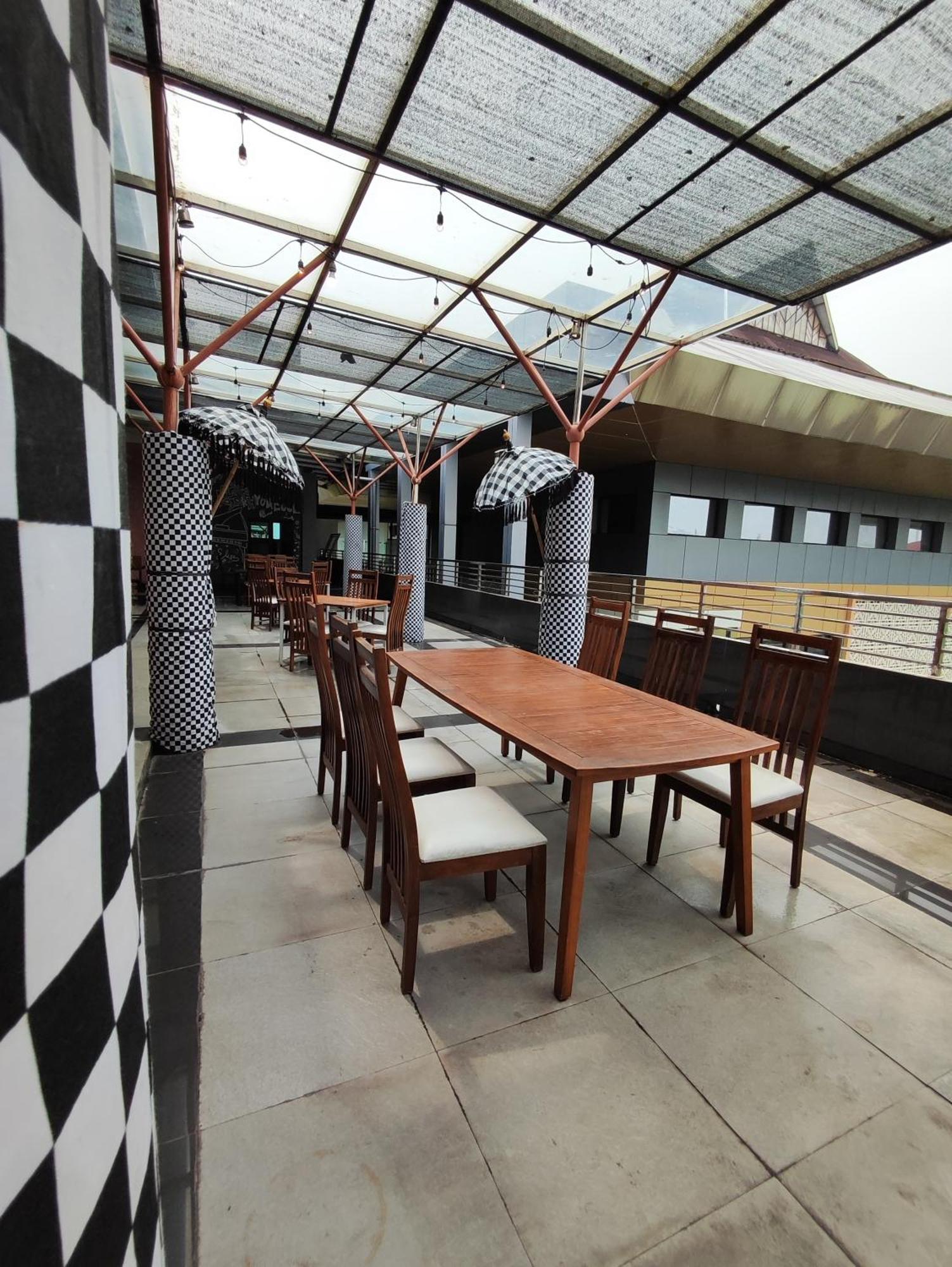 Utc Hotel Semarang Exterior foto