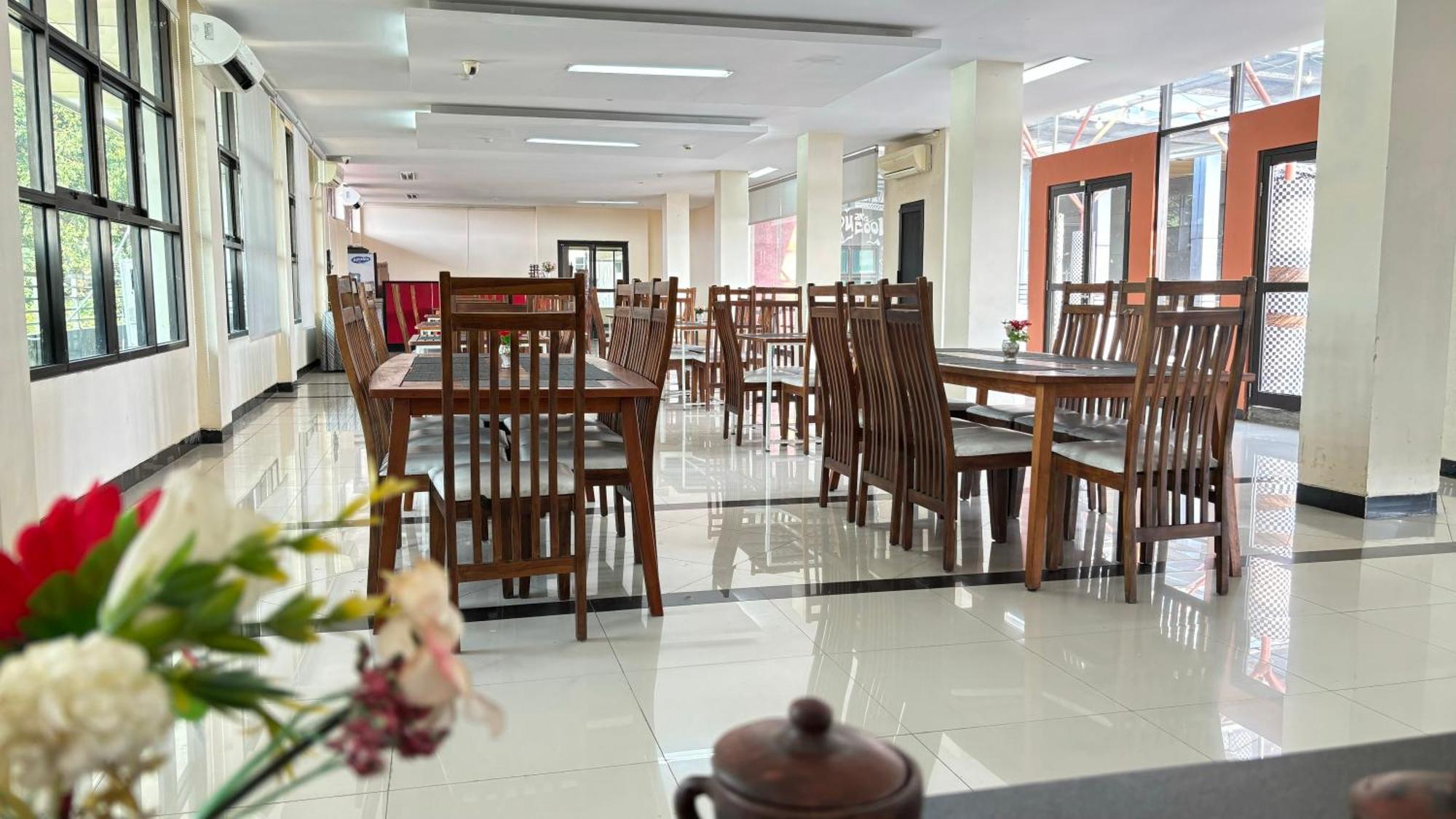 Utc Hotel Semarang Exterior foto