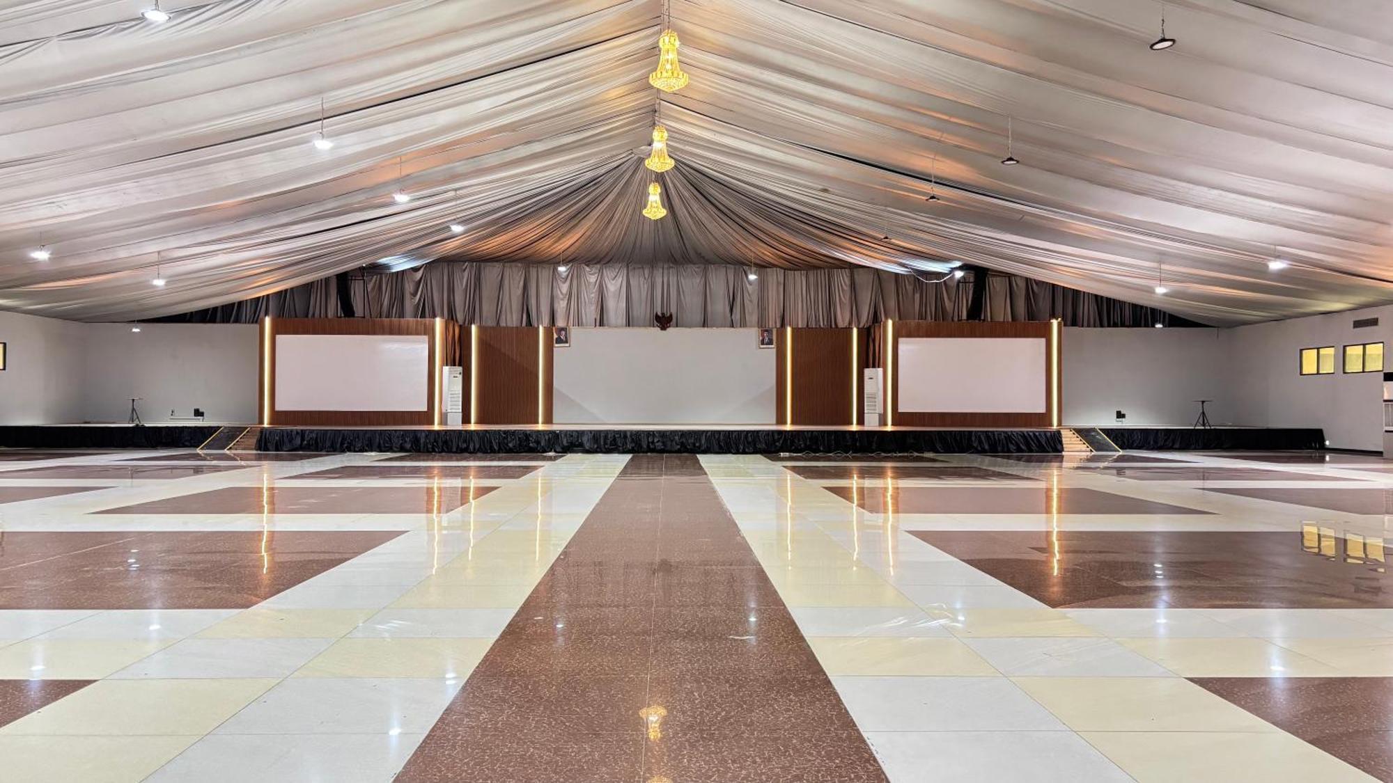 Utc Hotel Semarang Exterior foto