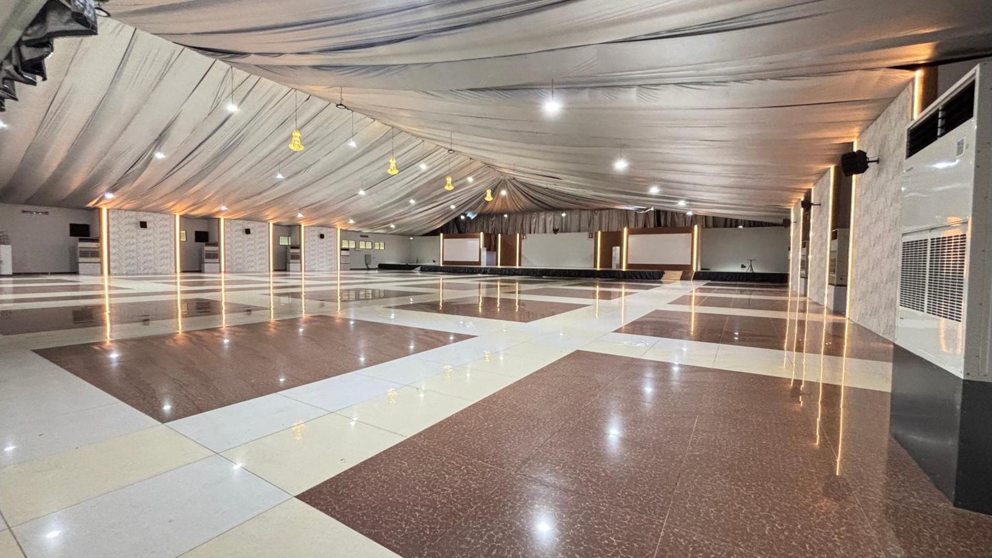 Utc Hotel Semarang Exterior foto