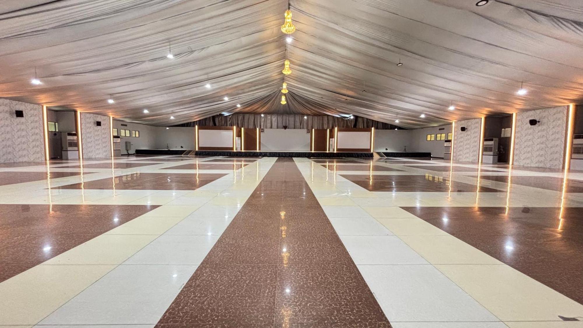 Utc Hotel Semarang Exterior foto