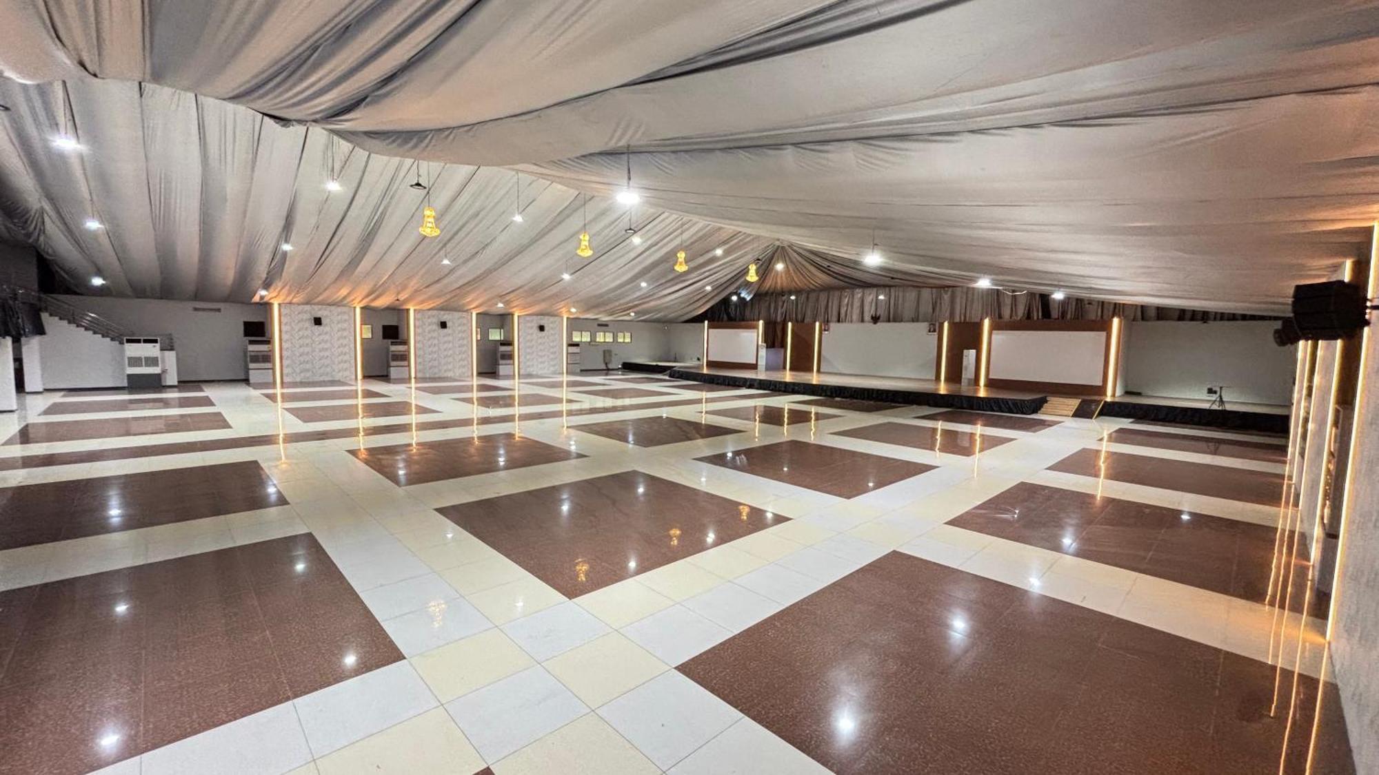 Utc Hotel Semarang Exterior foto
