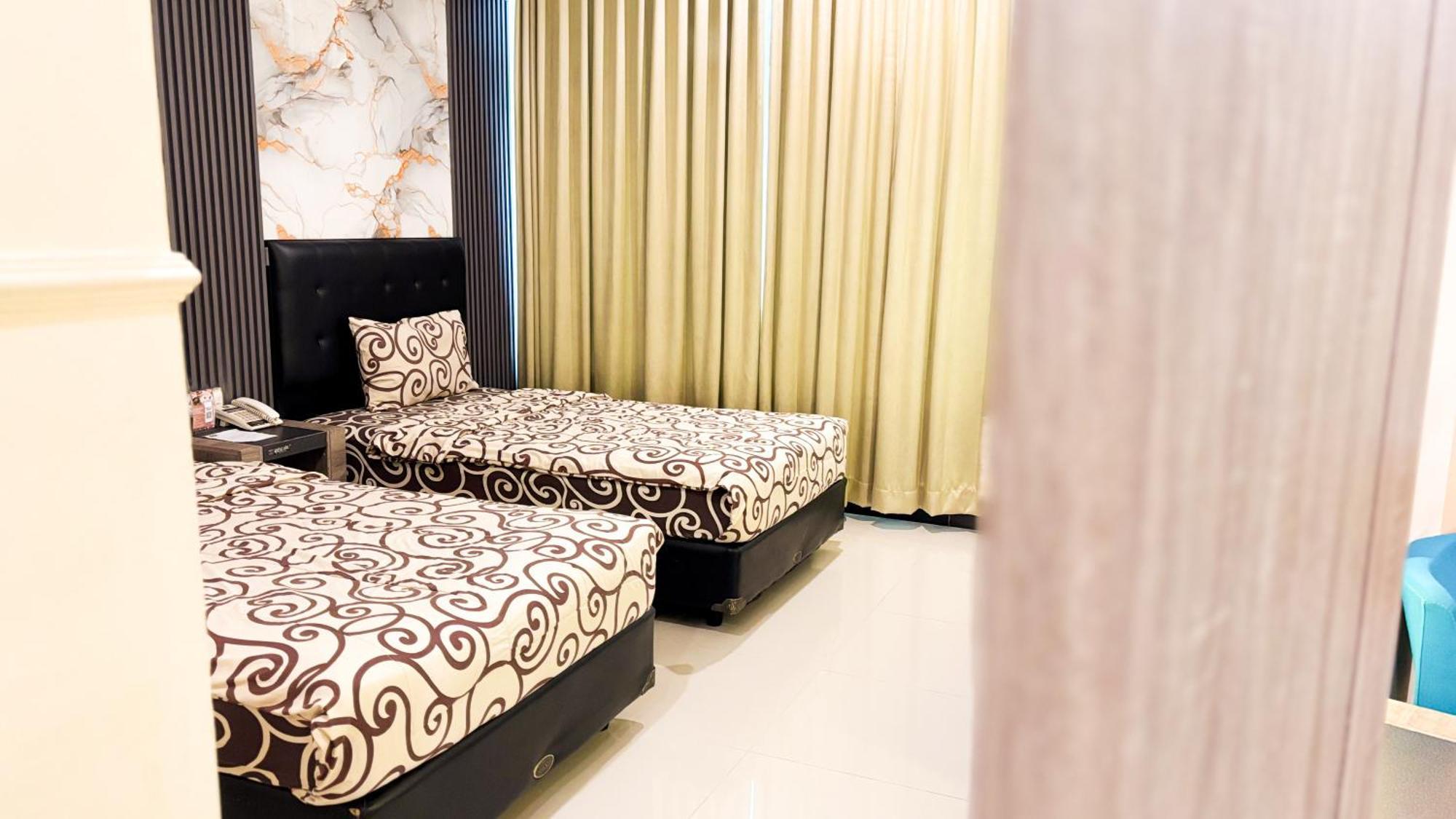 Utc Hotel Semarang Exterior foto